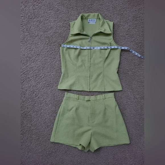 A. Byer Light Green sleevess zip up Vest and Shorts Set. - Picture 3 of 6